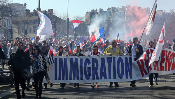 Митинг против нелегальных мигрантов прошел в Париже
